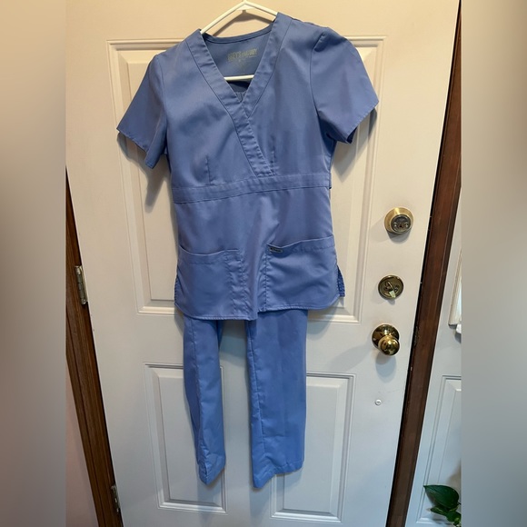 Grey’s Anatomy by Barco Ceil Blue XS Riley Set.Mock wrap V-Neck Scrubs Top&Pants - Picture 7 of 11